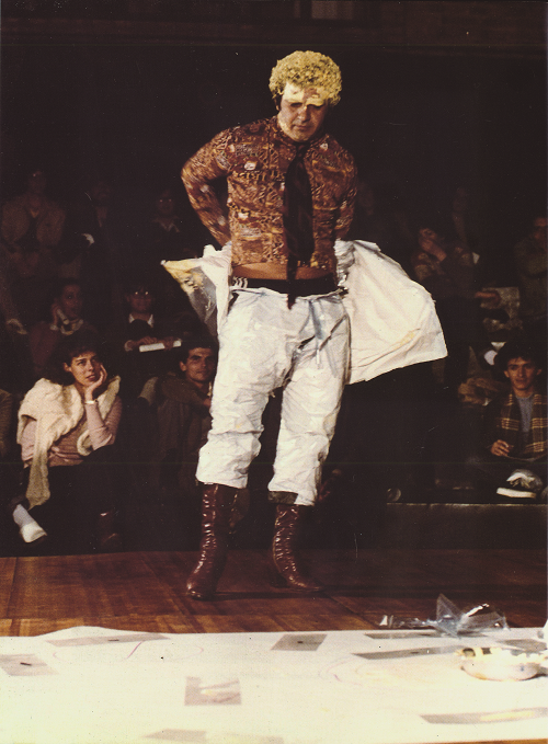 Ivald Granato em uma de suas performances